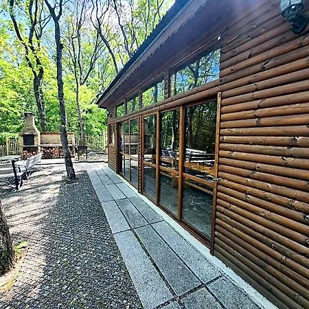 Ξενοδοχείο Cosy With Pool & Near